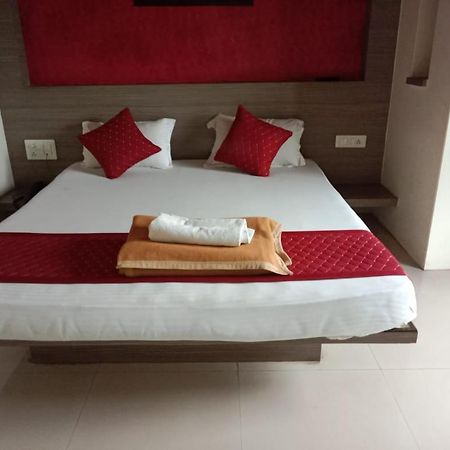 Hotel Swamiraj Indāpur Exterior foto
